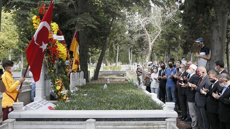 Galatasaray'ın efsane ismi Metin Oktay, kabri başında anıldı