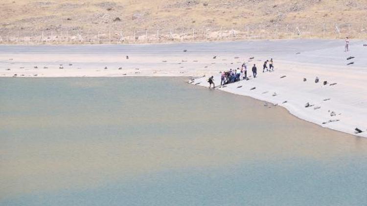 Balık tutarken gölete düşen Erol boğuldu