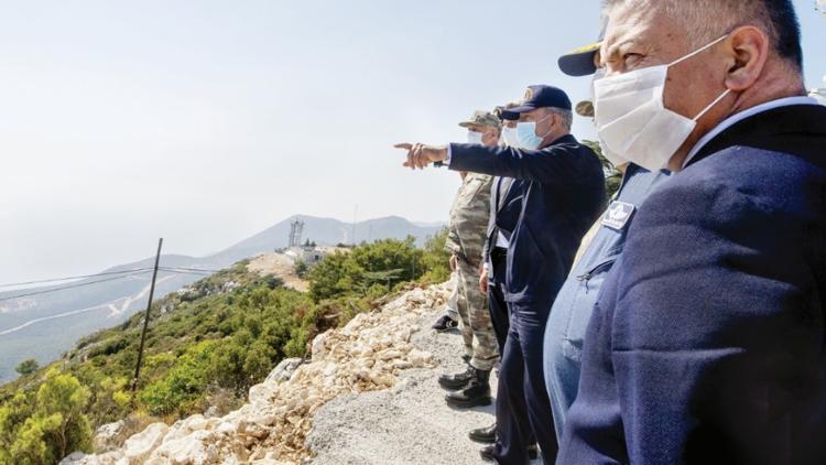 Savunma Bakanı Akar Kaş'tan barış mesajı verdi