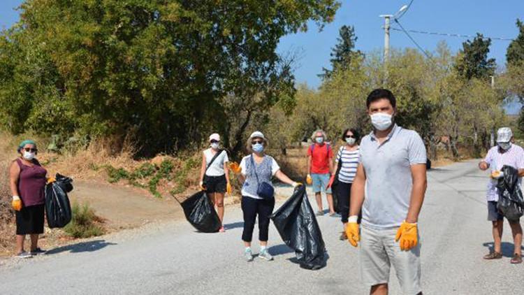 Datça'da gönüllüler cadde ve sokakları temizledi