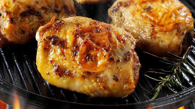 Dondurulmuş tavuğu hızla çözdürmenin sağlıklı yolları