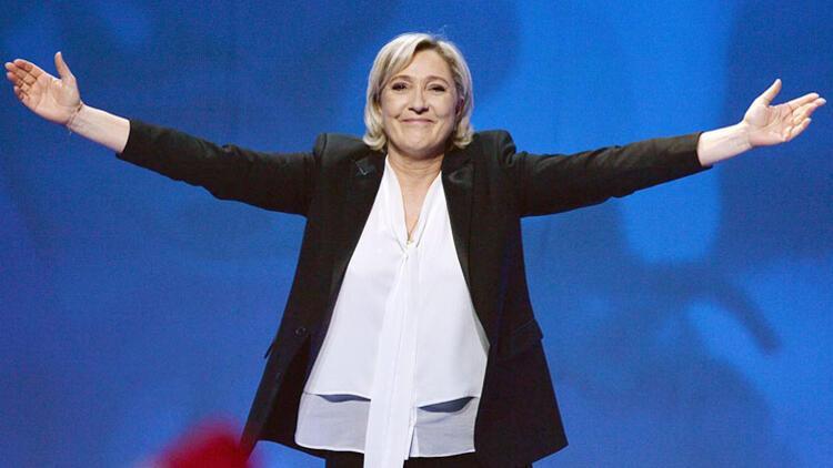 Aşırı sağcı Le Pen'den Macron'a destek
