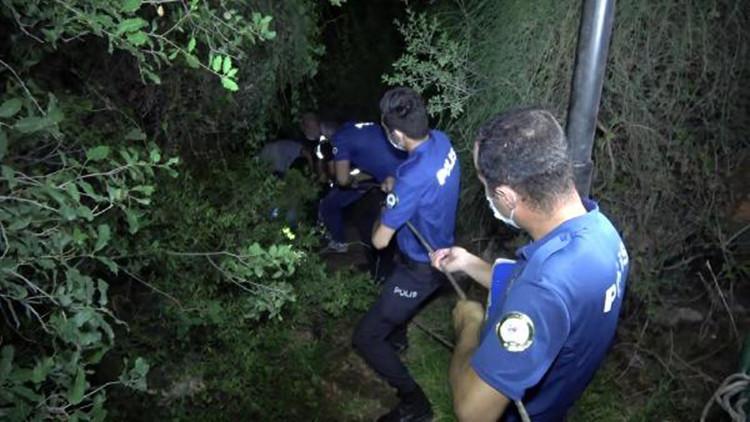 15 metrelik falezlerden düştü, sedyeye bağlanarak çıkarıldı