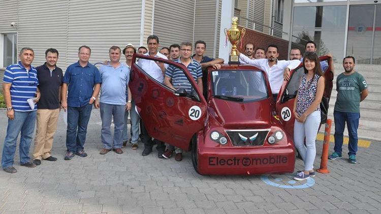 Öğrencilerin geliştirdiği elektrikli otomobile Teknofest'ten ödül