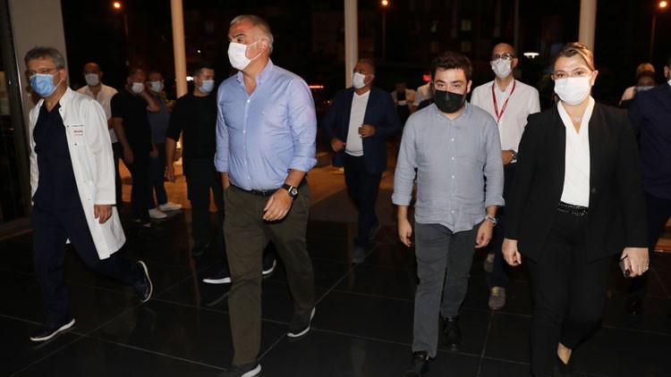 Bakan Ersoy, Muhittin Böcek'in tedavi gördüğü hastaneyi ziyaret etti