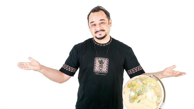Burak Akkul'dan Çok Gezenti-Boş Dünya