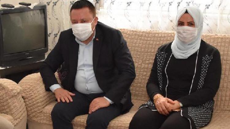 Belediye Başkanı,eşinin testi pozitif çıkınca kendisini izole etti