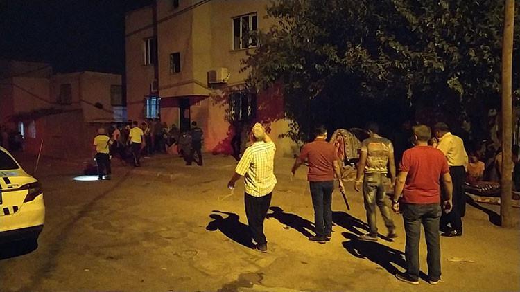 Adana'da aileler arasında taşlı, sopalı, silahlı kavga: 2 yaralı