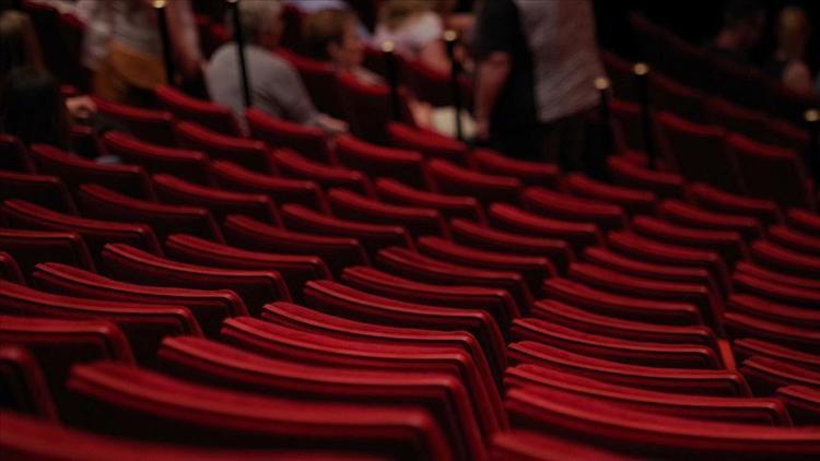 Tiyatro gösterimleri ile opera ve bale temsilleri için yasak kalktı mı? İşte Covid-19 tedbirlerinin ardından gelen açıklama