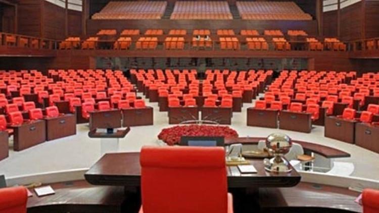 TBMM'de koltuklara 'akustik boya'lı bakım yapıldı
