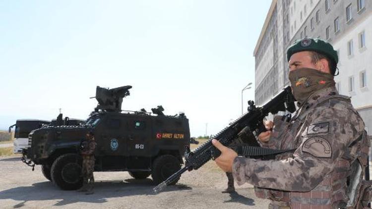 Van'da karantina ihlali yapanlar yurtta özel harekat polisi kontrolünde