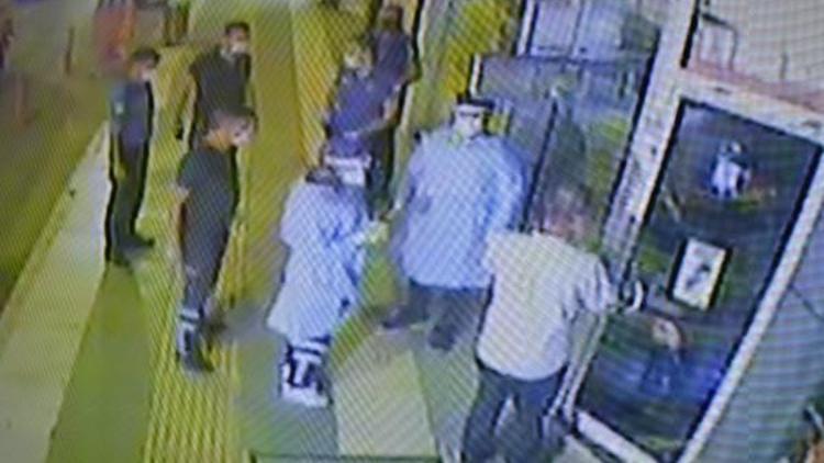 Koronavirüslü bakkal iş yerinde polise yakalandı