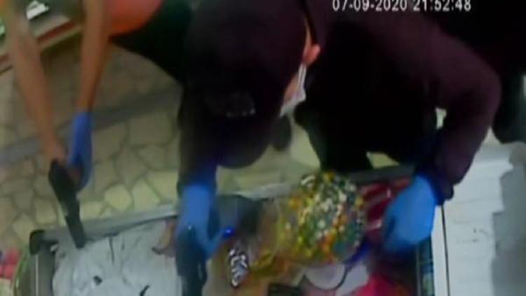 Sultangazi'de silahlı market soygunu kamerada