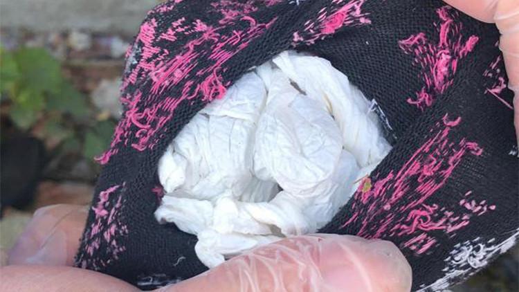 Polisi görünce attıkları çoraptan uyuşturucu çıktı