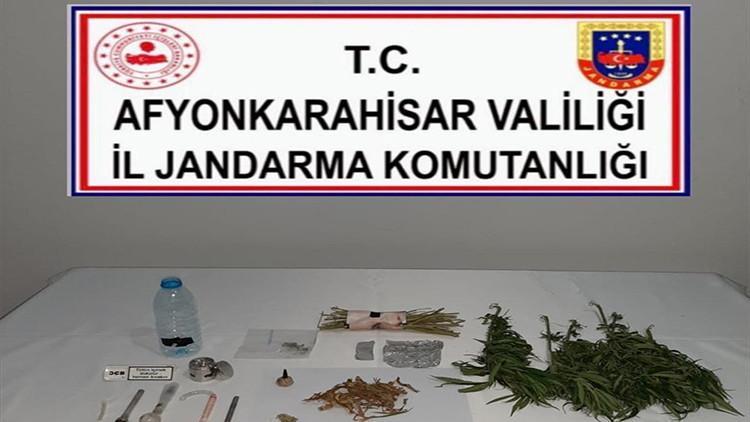 Afyonkarahisar'da uyuşturucu operasyonunda iki zanlı yakalandı