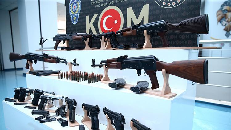 Adana'da organize suç örgütü operasyonu: 23 gözaltı