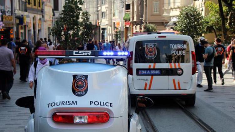 Taksim'de drone destekli koronavirüs denetimi