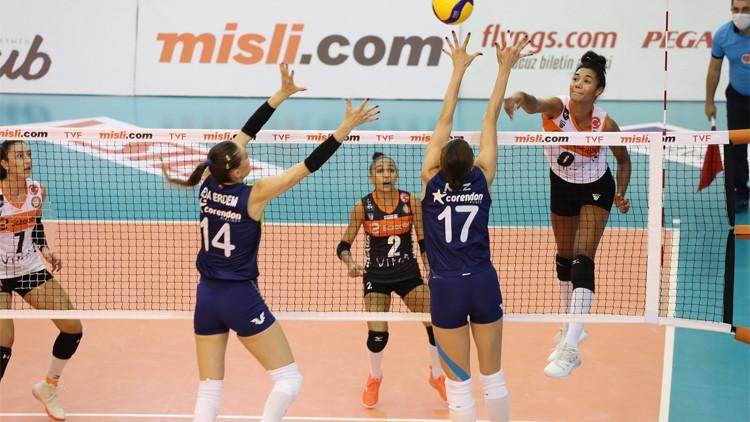 Fenerbahçe Opet geriden gelip Eczacıbaşı VitrA'yı devirdi