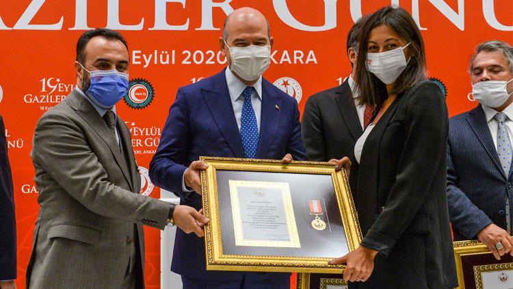 Hande Fırat'a Üstün Cesaret Ödülü