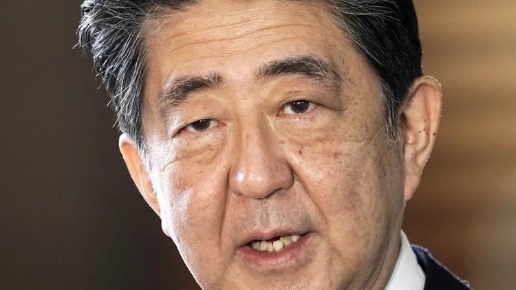 Japonya'da Abe'den tartışmalı tapınağa ziyaret