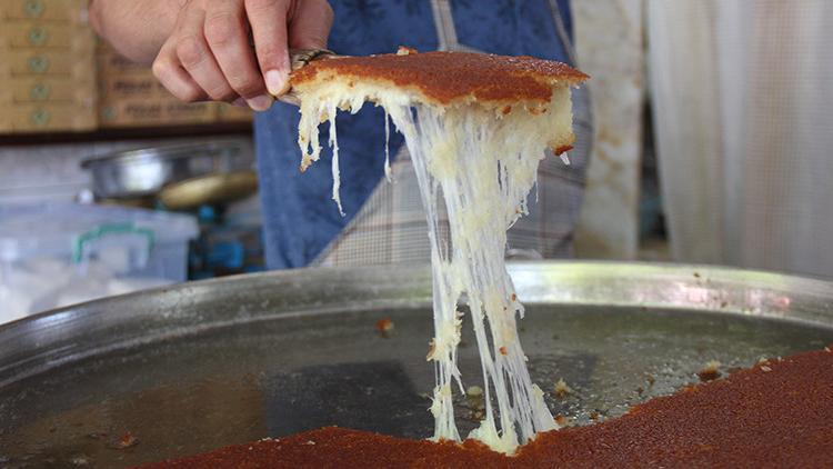 Hatay’ın tescilli lezzetleri 'kağıt kebabı' ve 'künefe'ye ilgi büyük