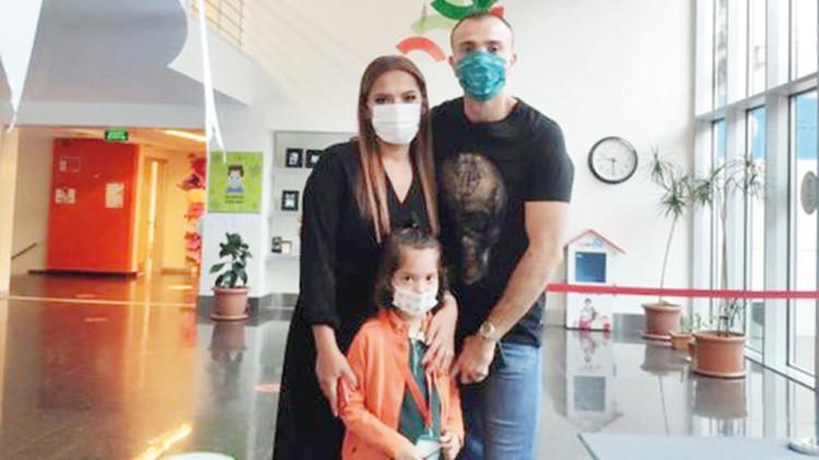Demet Akalın ve Okan Kurt'un kızı Hira okula başladı