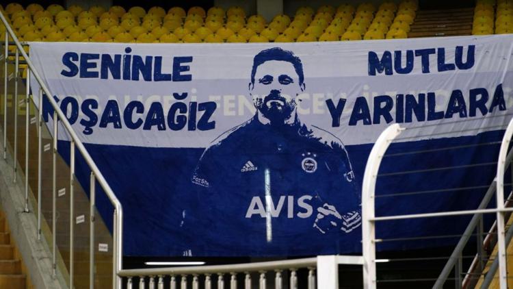 Fenerbahçe taraftarından Hatayspor maçı öncesi takıma pankartlı destek