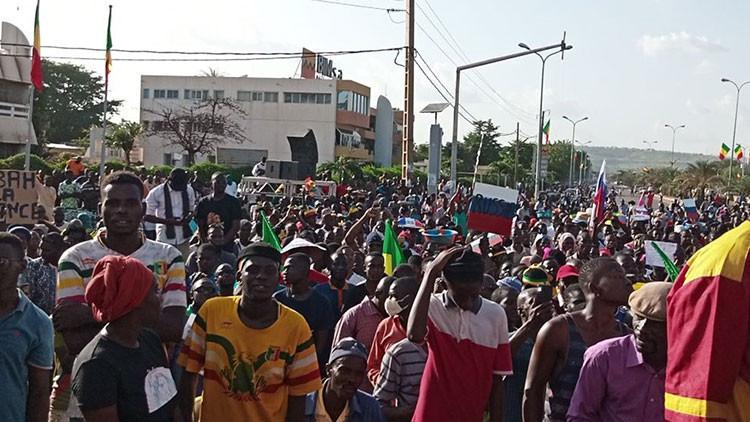 Mali'de Fransa karşıtları sokağa indi