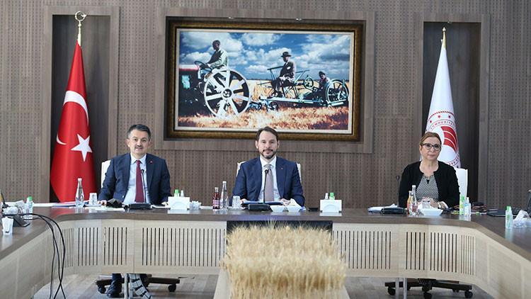 Bakanlar Albayrak, Pekcan ve Pakdemirli ’Gıda İzleme Komitesi’ toplantısında bir araya geldi