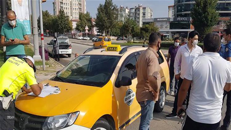 Elazığ’da otomobil, taksiye çarptı: 2 yaralı