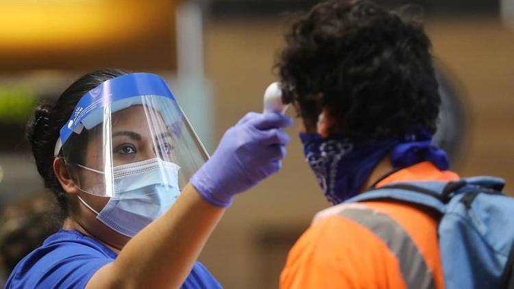 Dünya genelinde Kovid-19 tespit edilen kişi sayısı 32 milyon 792 bini aştı