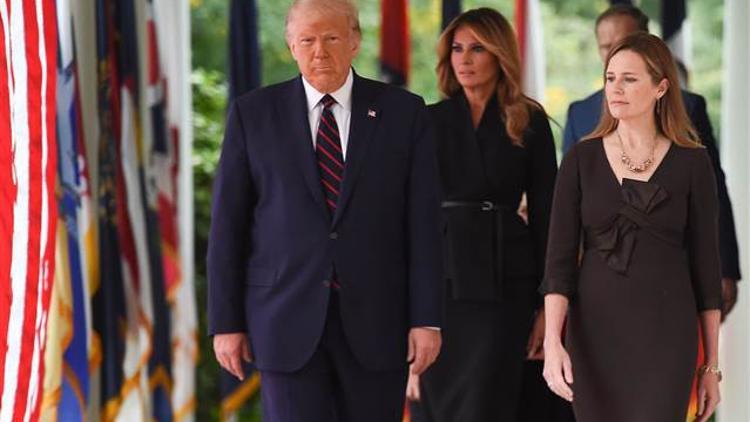 Trump, Yüksek Mahkeme yargıcı adaylığına Barrett'i gösterdi