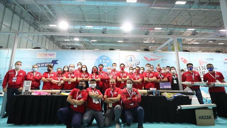 TEKNOFEST'te dereceye giren öğrenciler Bakan Varank'la buluştu