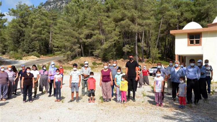 Cep telefonu çekmeyen, interneti olmayan mahalle halkı yardım istiyor