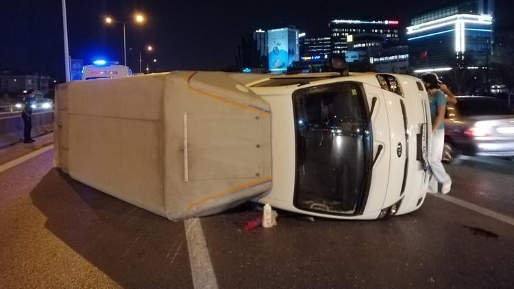 Karşı şeride geçen otomobil ortalığı savaş alanına çevirdi