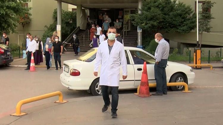 Son dakika haberler: Koronavirüsü iki kez yenen doktordan uyarı: 'Hastalığı geçirdim' diye rehavete kapılmayın