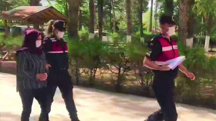 Yankesici kadın pazarda jandarmaya suçüstü yakalandı