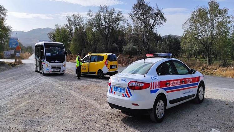 Balıkesir'de jandarma sürücülere ceza yağdırdı