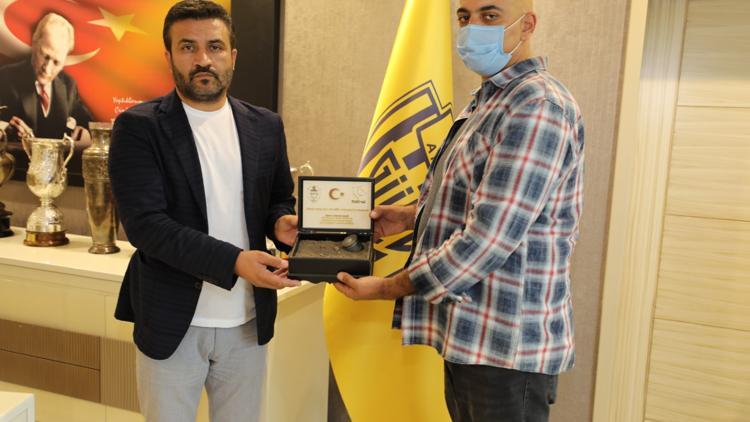 Ankaragücü'nden şehit ismini taşıyan futbol takımına yardım