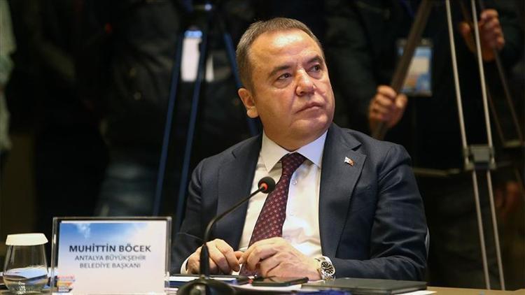 Kovid-19 tedavisi gören Muhittin Böcek'in sağlık durumu nasıl?