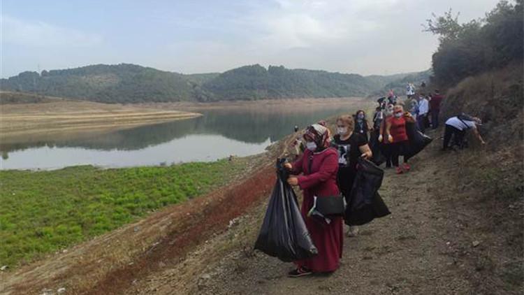 Kadınlar, Şehir Ormanı’nda 150 poşet çöp topladı