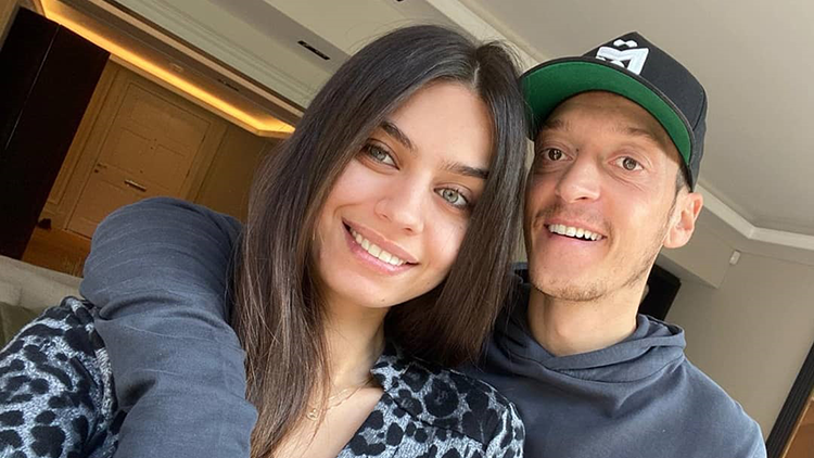 Son Dakika Haberi | Arsenal'de Mesut Özil, Avrupa Ligi kadrosundan çıkarıldı!