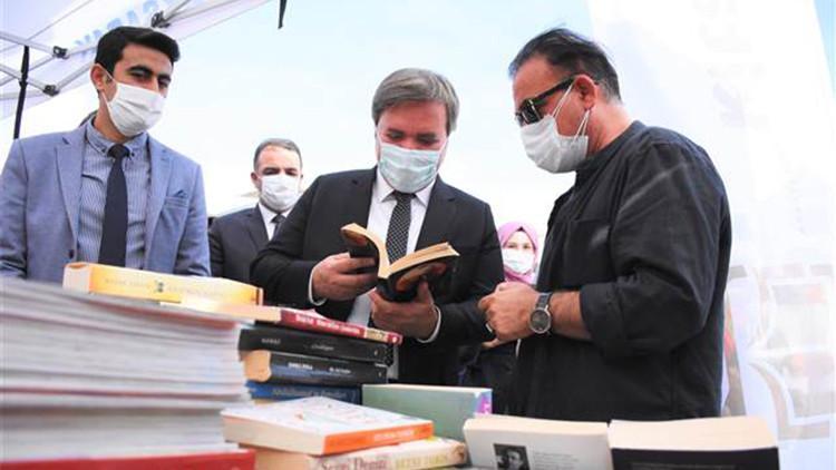 Eğitimci Vali’den kitap okuma alışkanlığını artırmak için ’Kitap Aksaray’ projesi