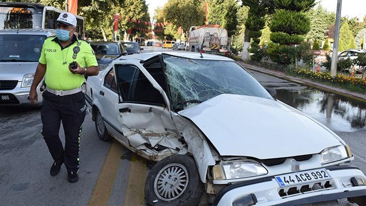 Malatya'da iki otomobil çarpıştı: 1 yaralı