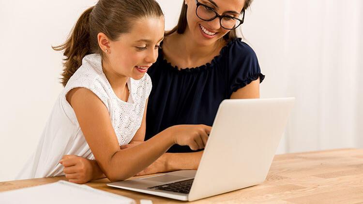Ailelerin çocuklarıyla birlikte keşfedebileceği güvenli ve faydalı internet siteleri
