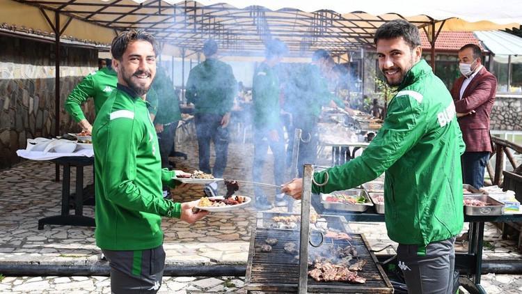 Bursaspor barbekü partisinde moral depoladı