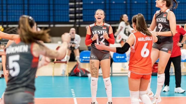 Avrupa ikincisi filenin genç sultanlarına çiçekli karşılama