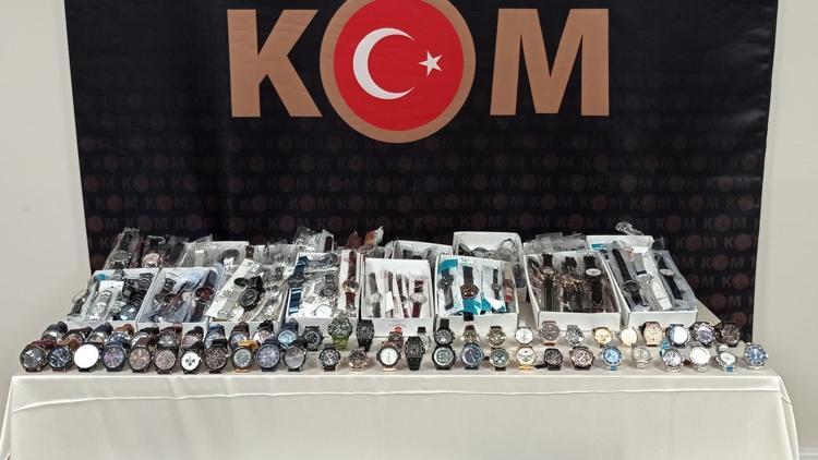 Yüzlerce kaçak kol saati ele geçirildi