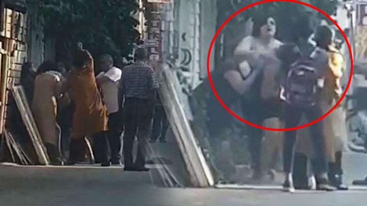 Son dakika haberler... Antalya'da sokak ortasında saç saça baş başa kavga!
