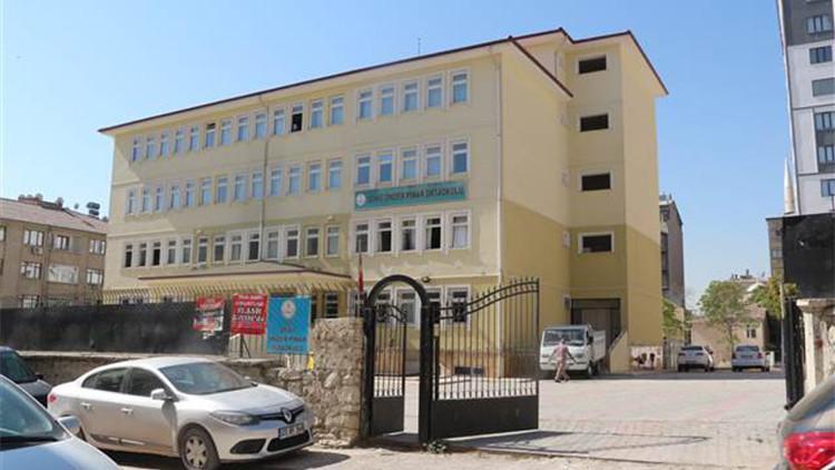 Elazığ’da deprem ve koronavirüs nedeniyle verilen ara sonrası eğitim başladı